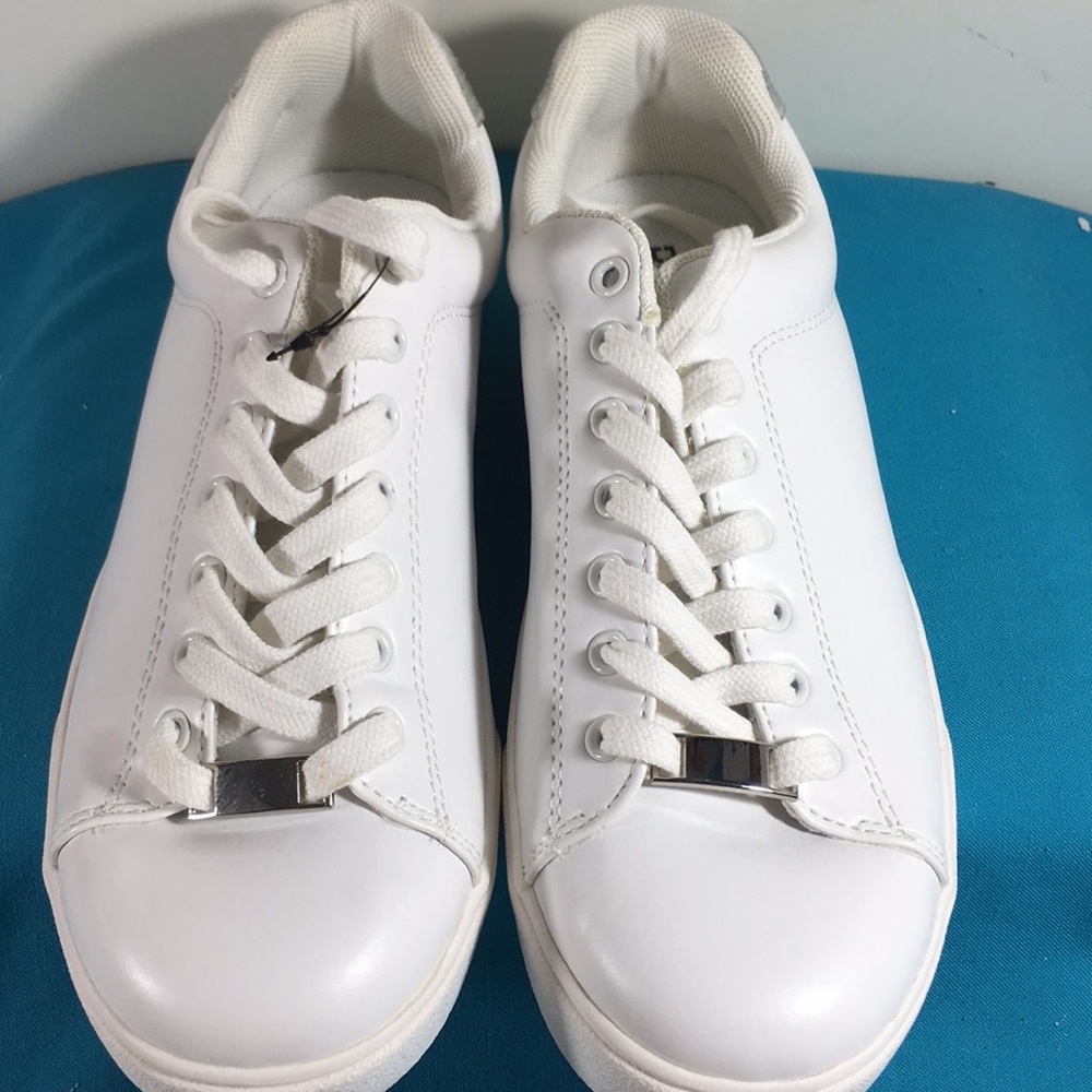 DIVIDED (NEW) Sneakers Size 8 White